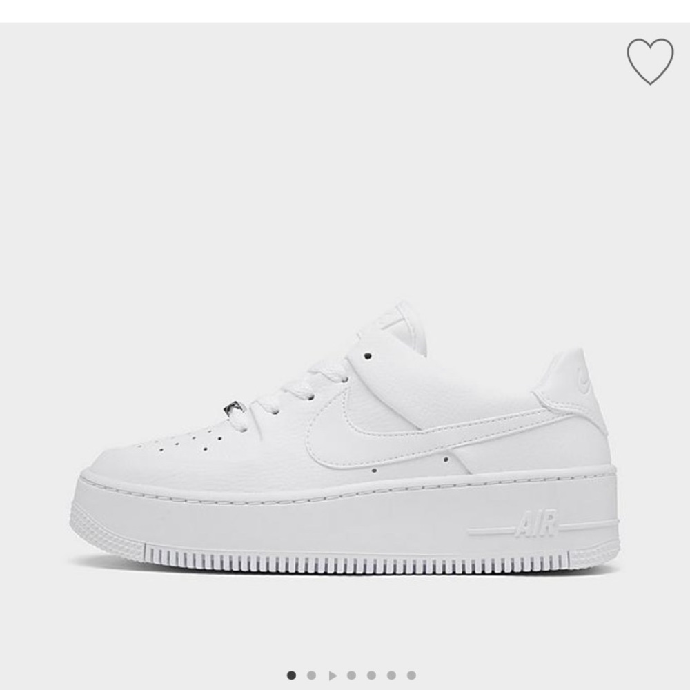 WOMEN'S NIKE AIR FORCE 1 SAGE XX LOW CASUAL SHOES
